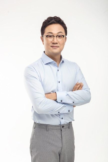 '동물농장 아저씨' 안지환, 건강 악화로 마이크 내려놓는다… 32년 만에 첫 '쉼표'