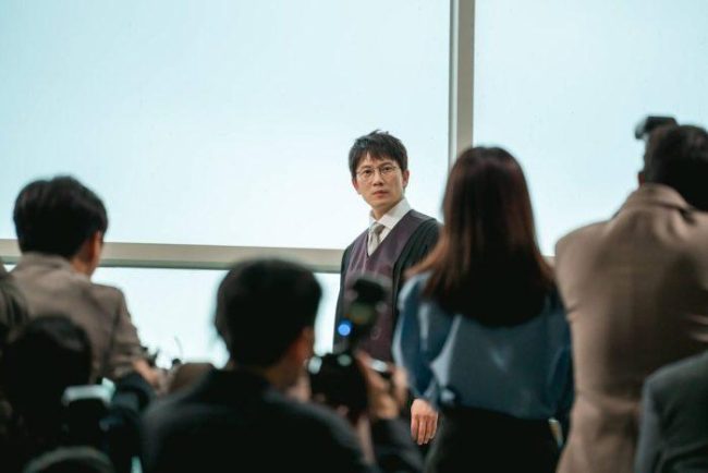 “재판장 뛰어넘었다”…’판사 이한영’ 지성, 살인범 배인혁 향해 법정서 ‘분노 폭발’